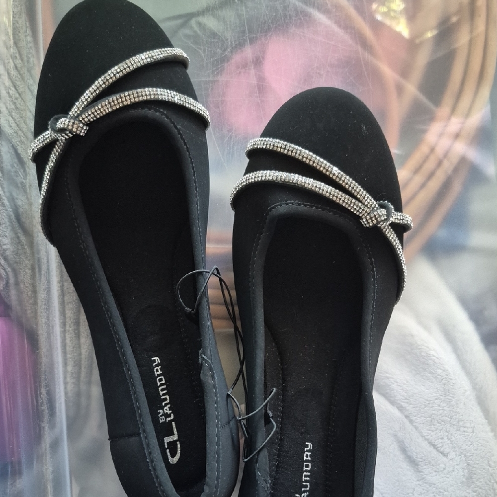 CL by Laundry Black Flats Sleek Comfortable Design